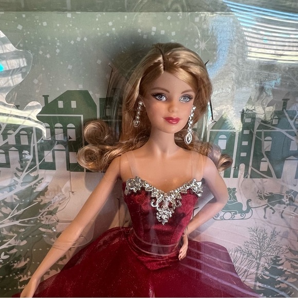 Barbie 2015 Holiday Collection - Picture 2 of 6